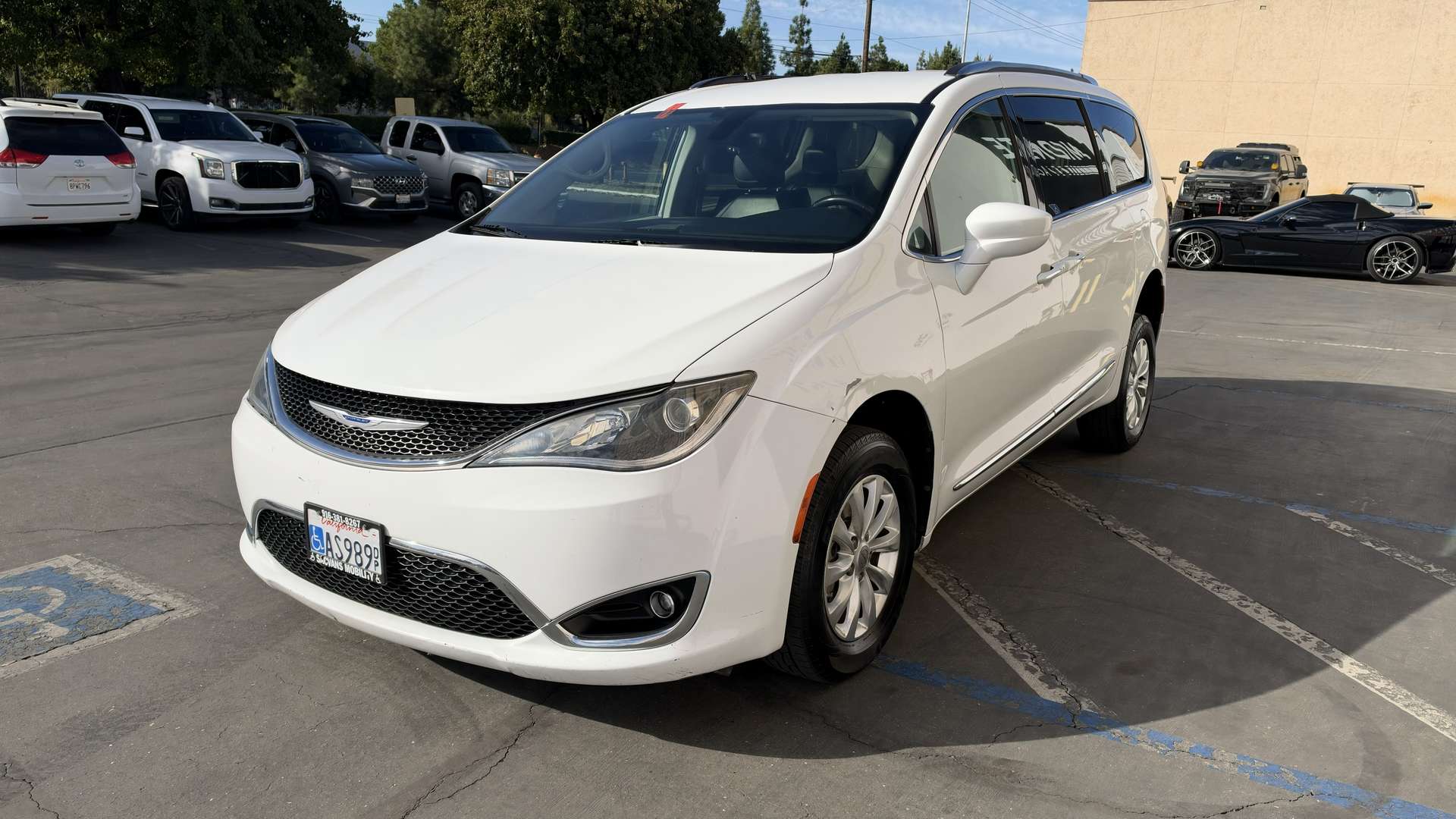 2019 Chrysler Pacifica | Conversion: Freedom Motors Manual Chrysler Rear Entry